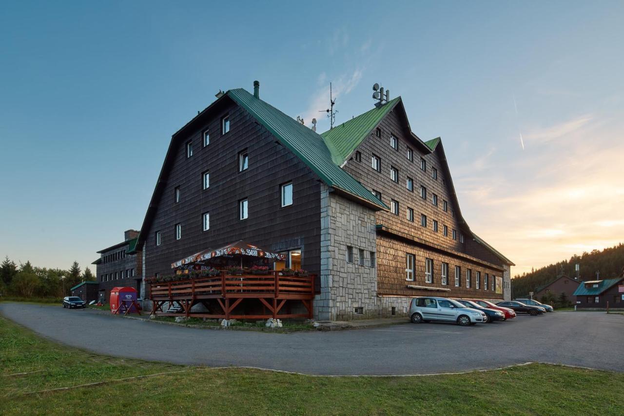 Hotel Cervenohorske Sedlo Loučná nad Desnou Bagian luar foto